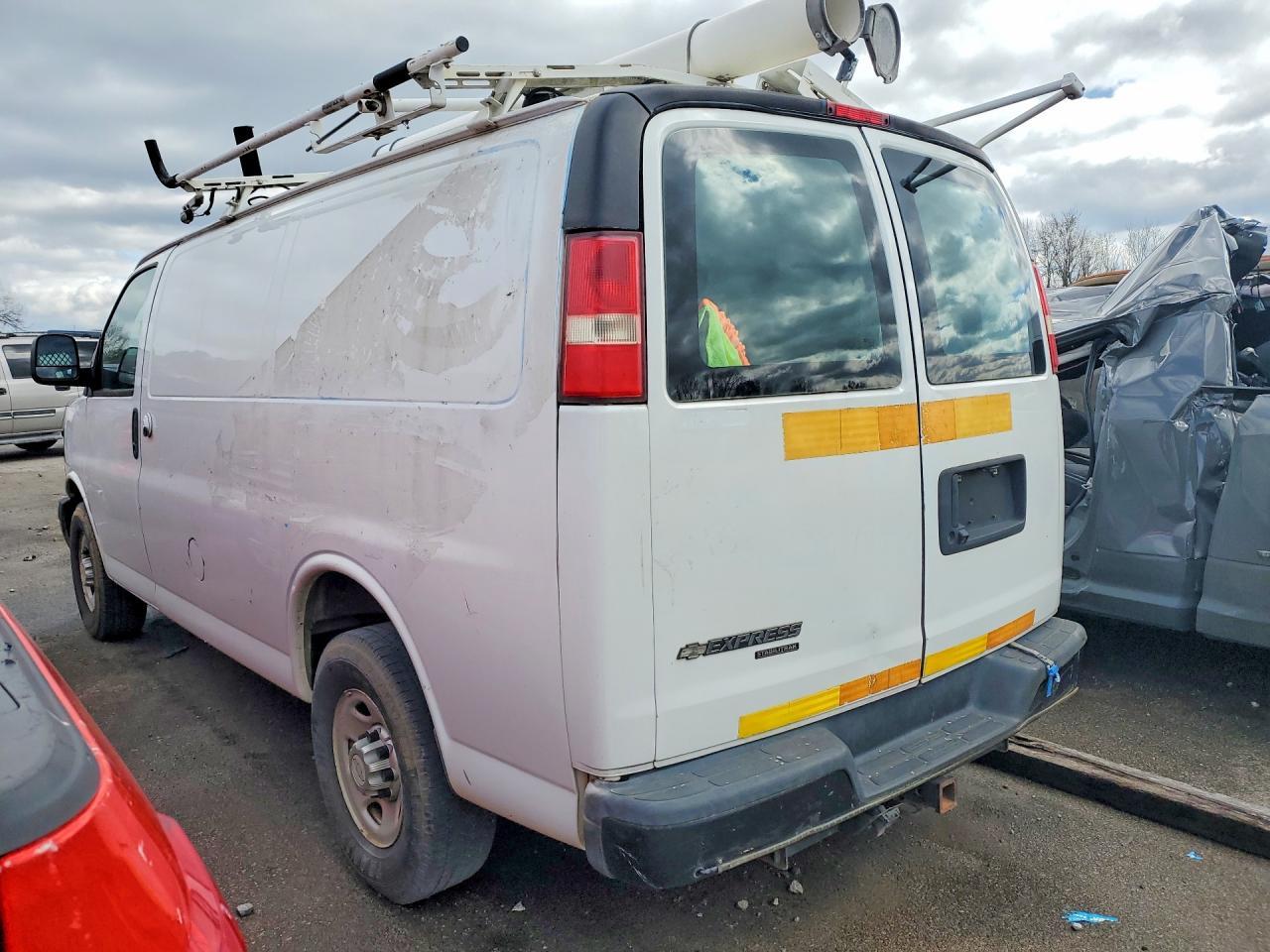 2013 Chevrolet Express G2500 - Фото 2