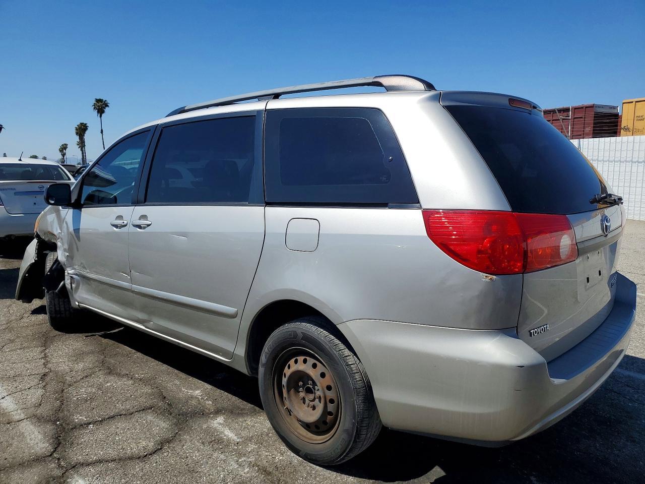 2008 Toyota Sienna Ce 8-Passenger - Image 2