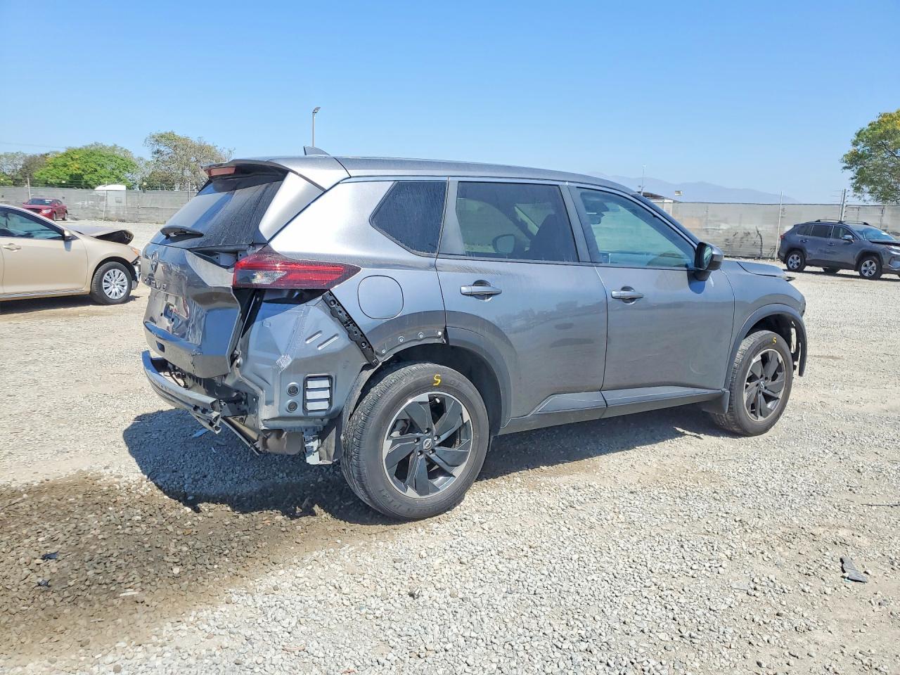 2025 Nissan Rogue Sv - Image 3