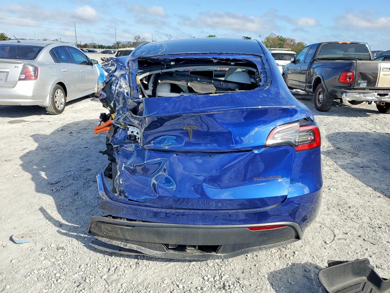 2023 Tesla Model Y - Фото 6
