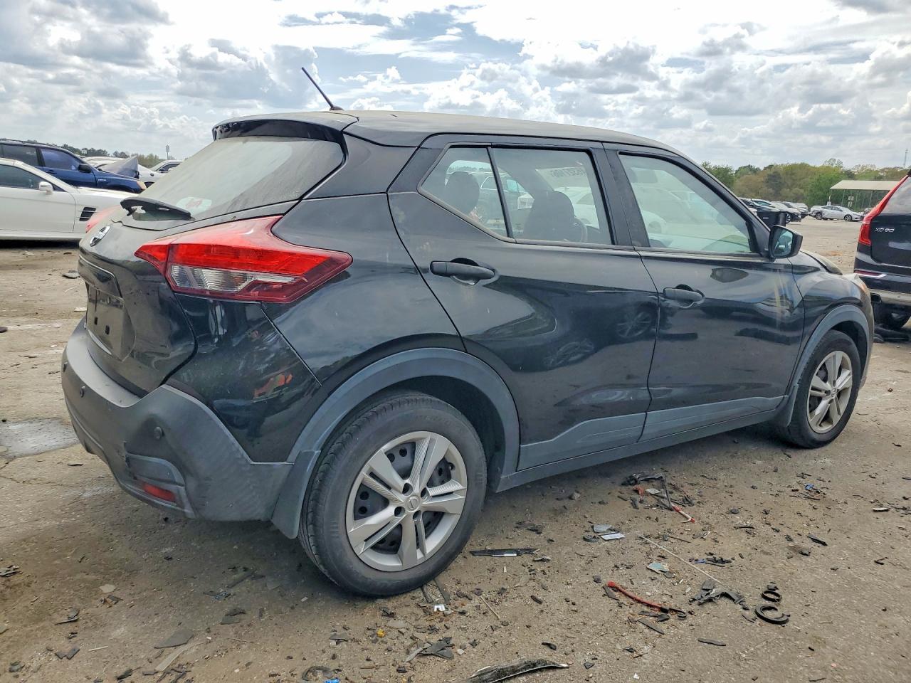 2020 Nissan Kicks S - Фото 3