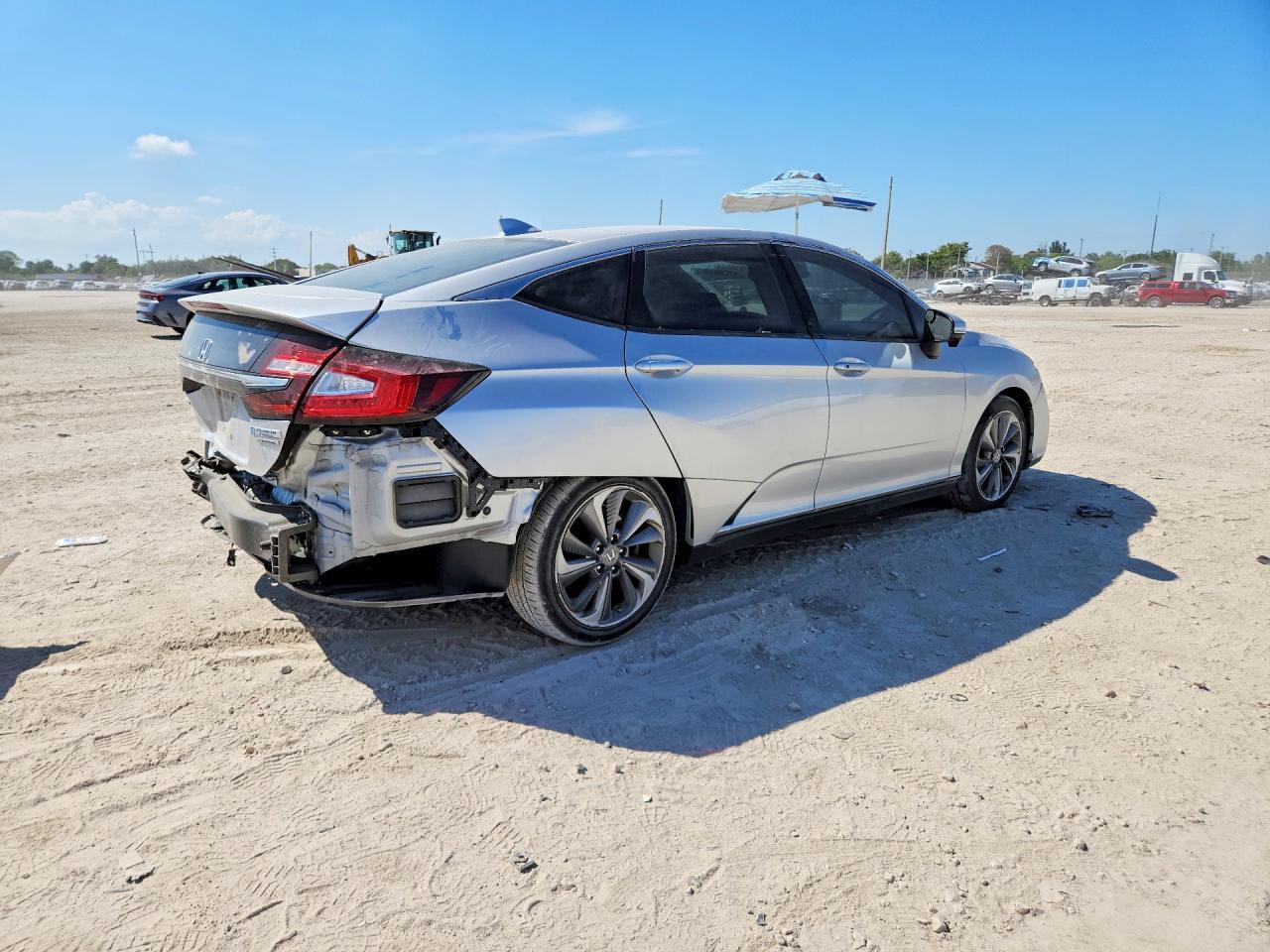 2018 Honda Clarity Touring - Image 3