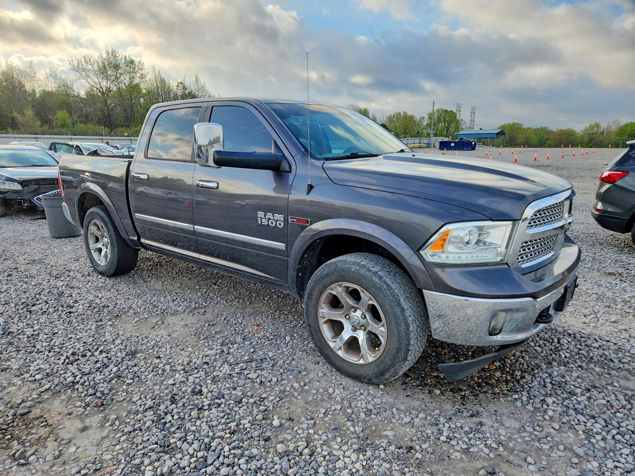 2016 Ram 1500 Laramie - Image 4