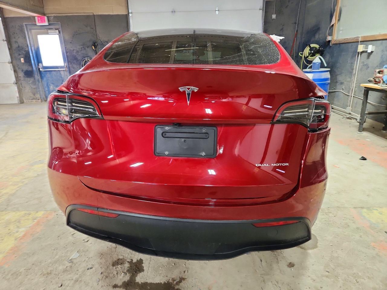 2025 Tesla Model Y - Фото 6