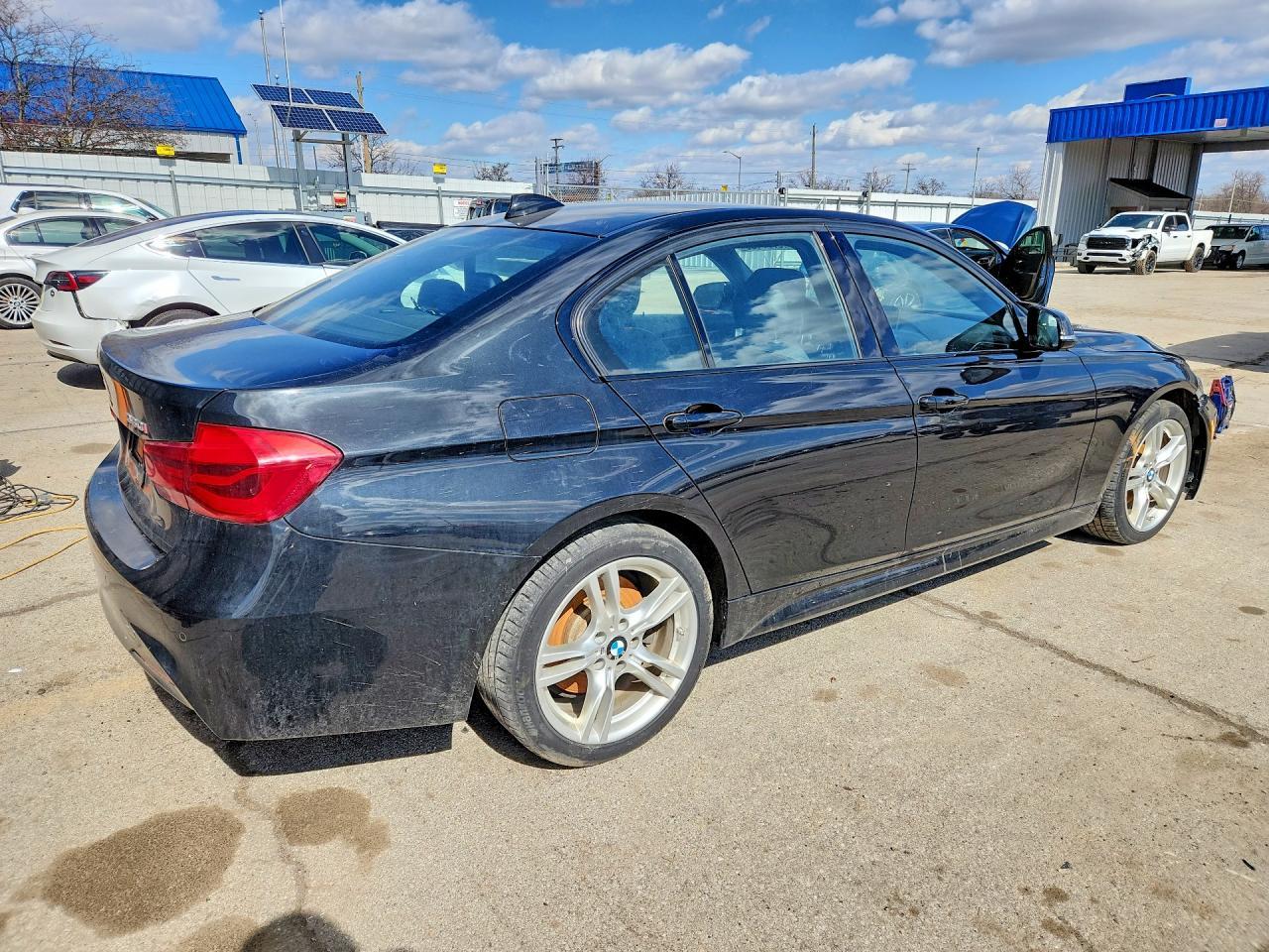 2017 BMW 330 Xi - Фото 3