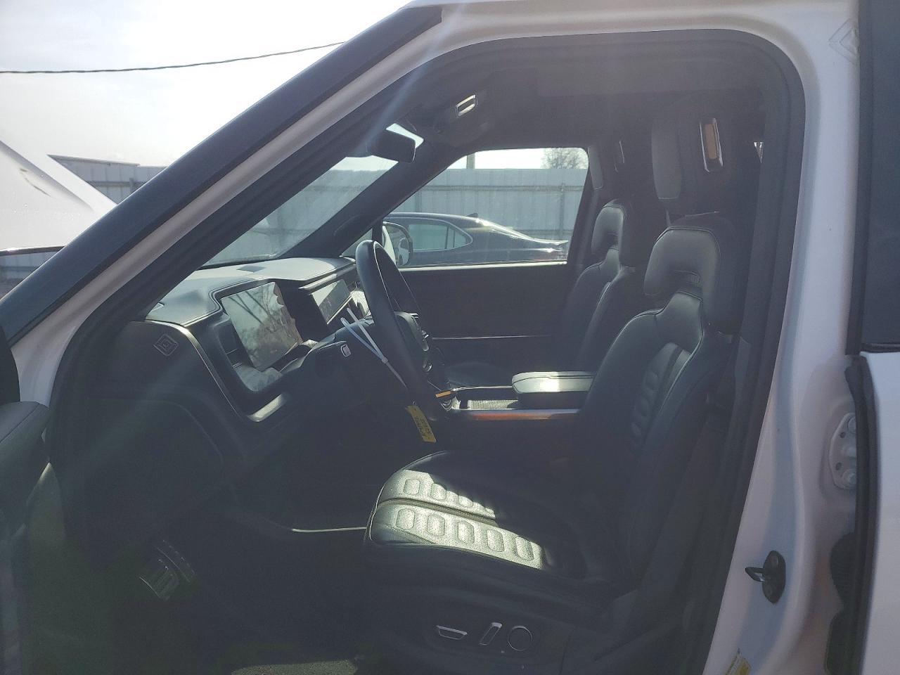 2022 Rivian R1T Adventure - Image 7
