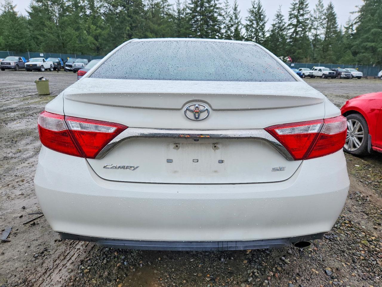 2016 Toyota Camry Se - Фото 6