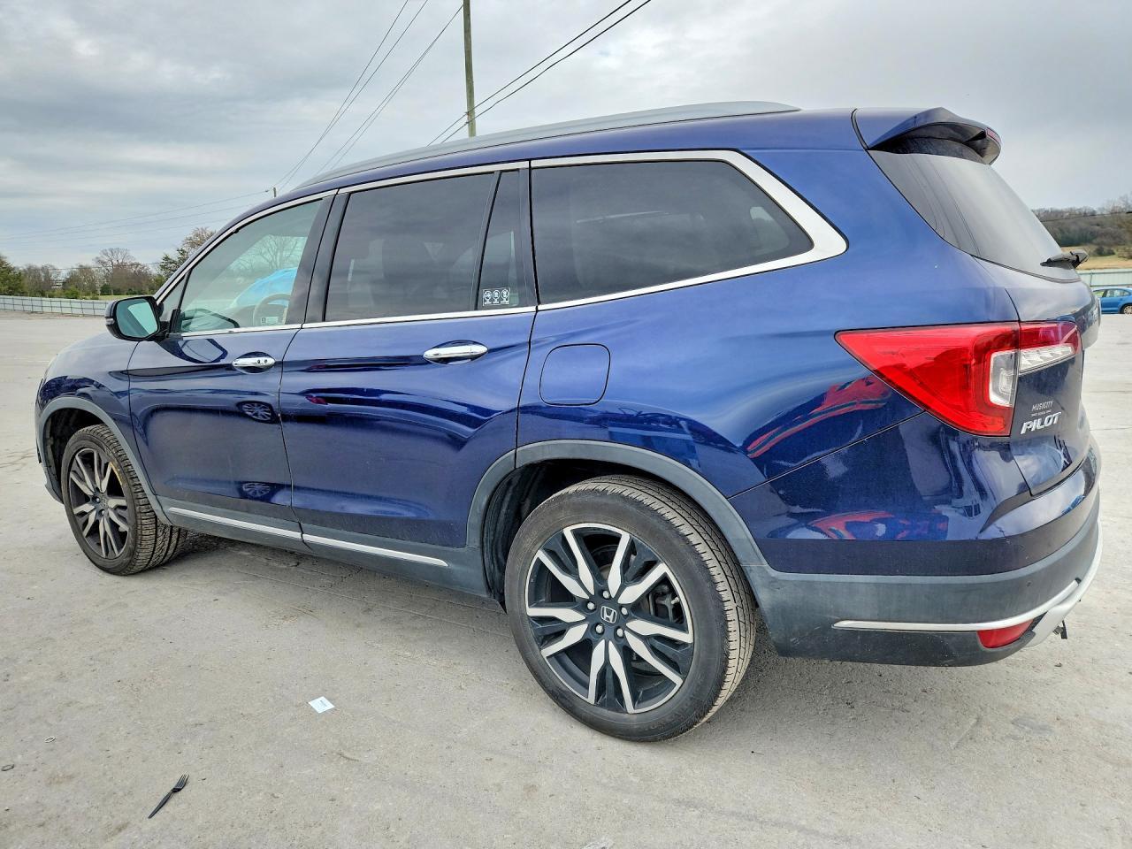 2019 Honda Pilot Touring - Image 2