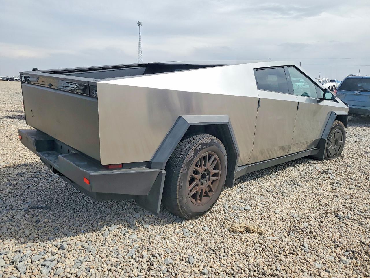 2025 Tesla Cybertruck - Image 3