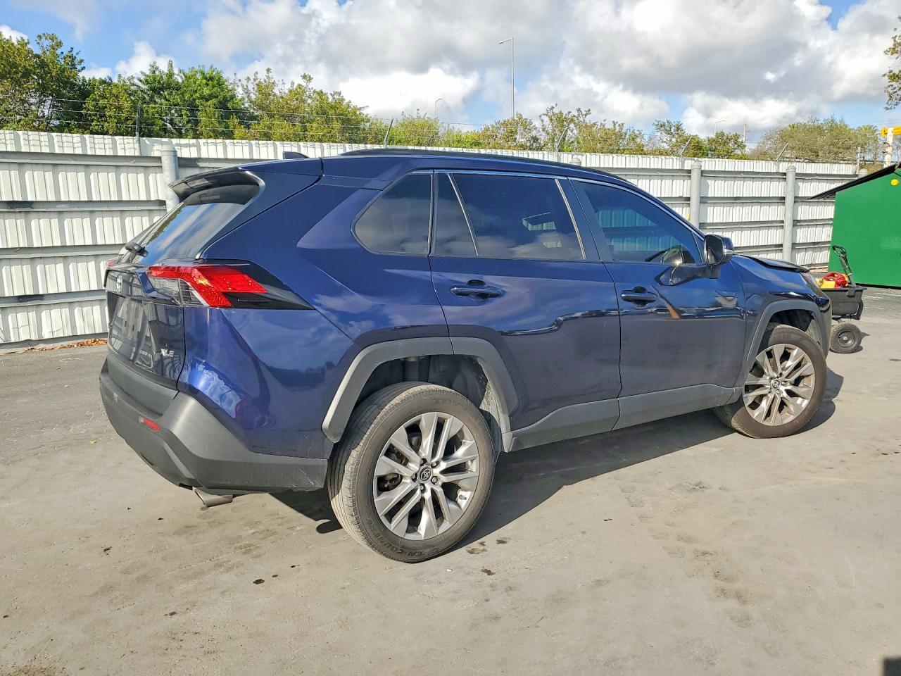 2022 Toyota Rav4 Xle Premium - Image 3