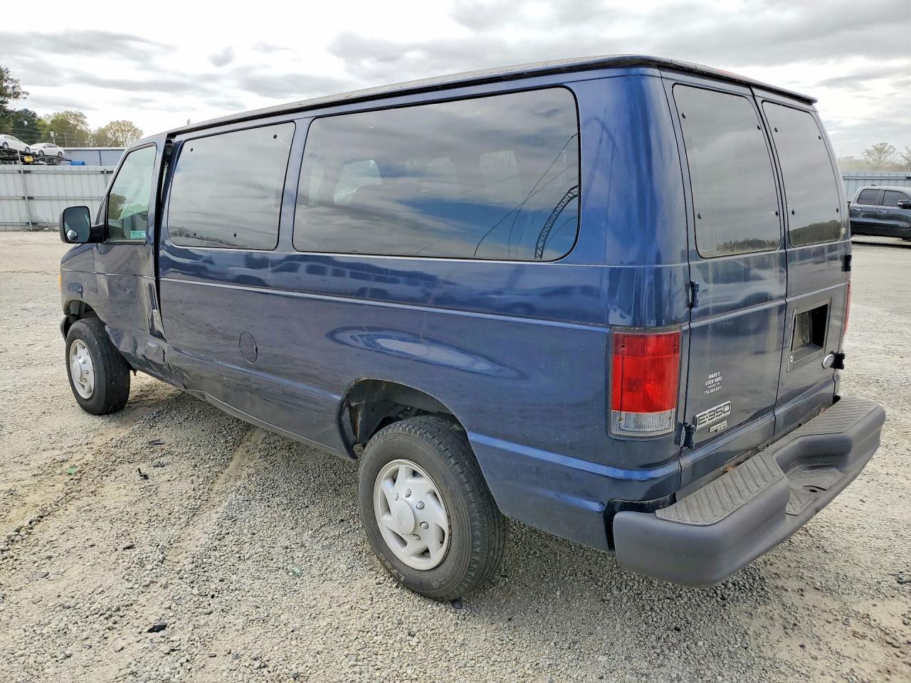 2007 Ford Econoline E350 Super Duty Wagon - Фото 2