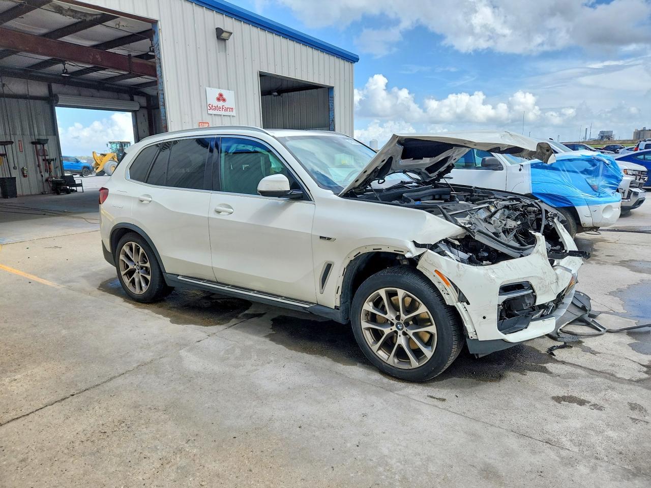2023 BMW X5 xDrive45E - Image 4