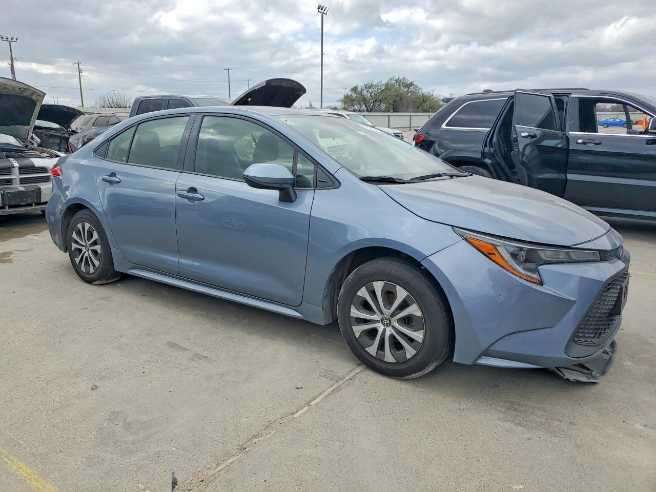 2022 Toyota Corolla Hybrid Le - Image 4