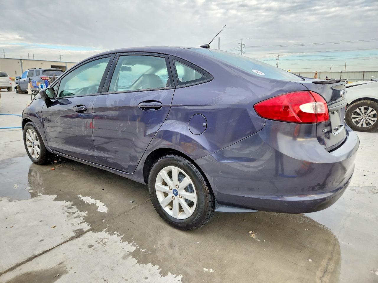 2012 Ford Fiesta Se - Фото 2