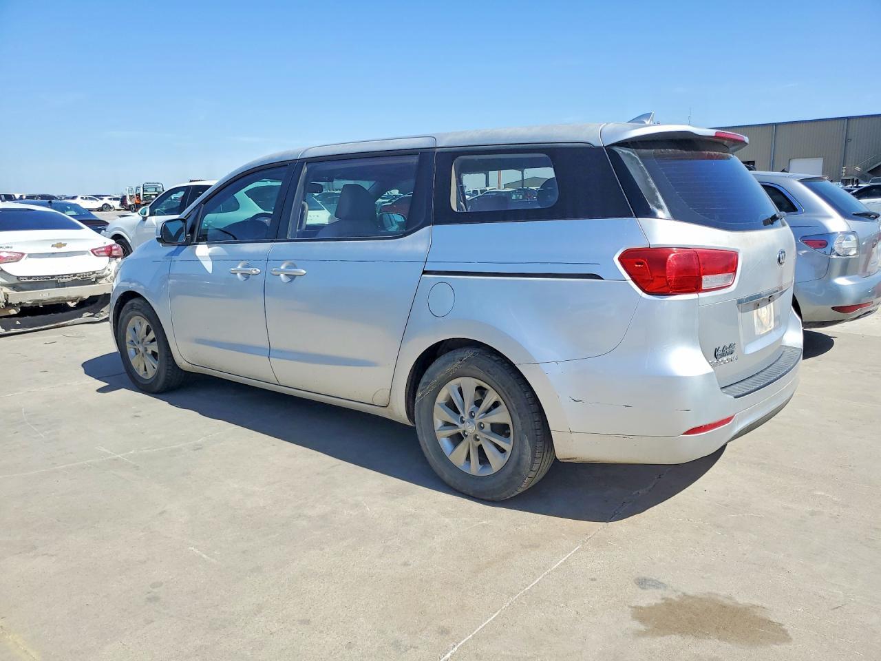 2017 Kia Sedona - Image 2