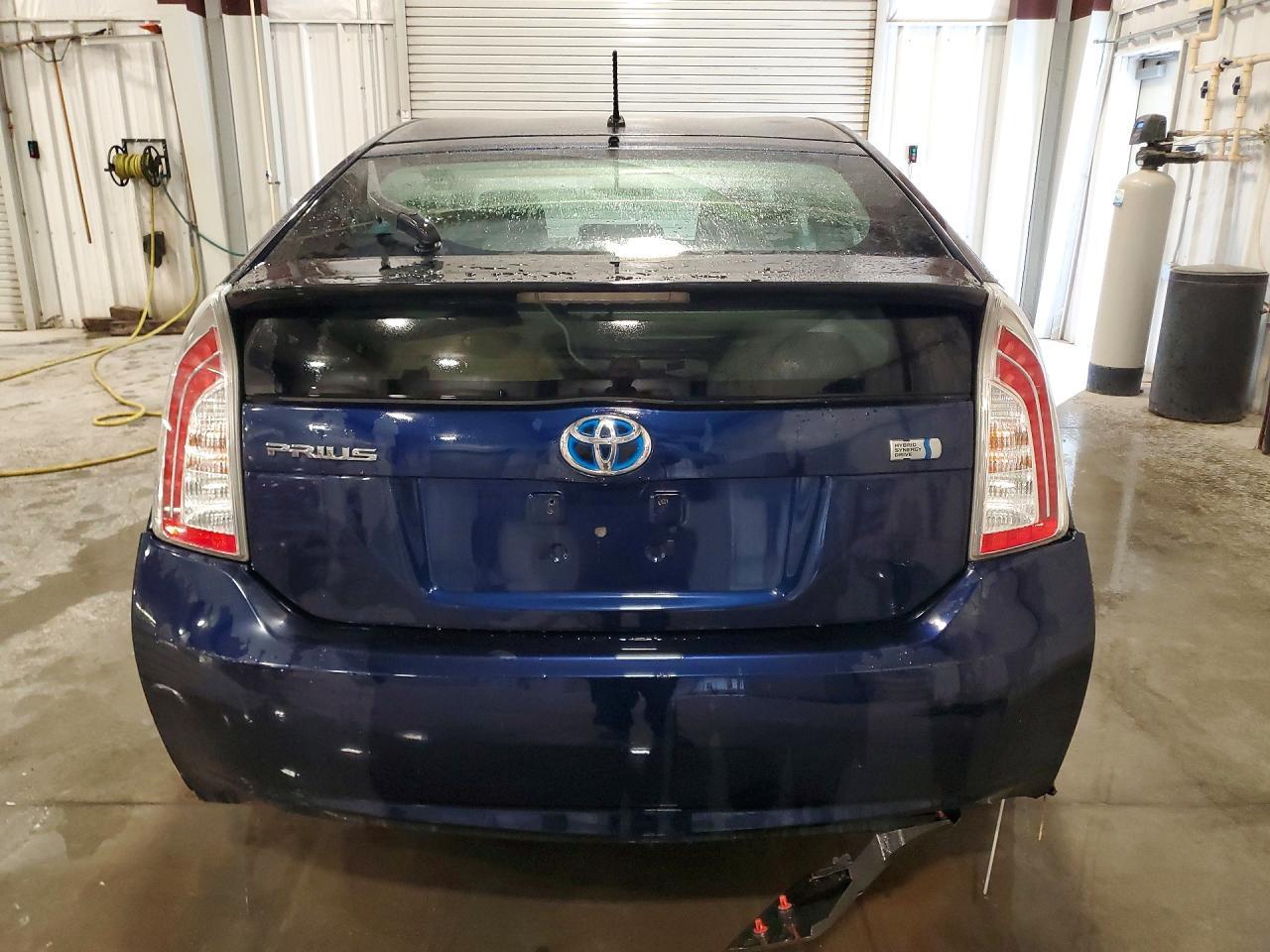 2013 Toyota Prius Two - Фото 6