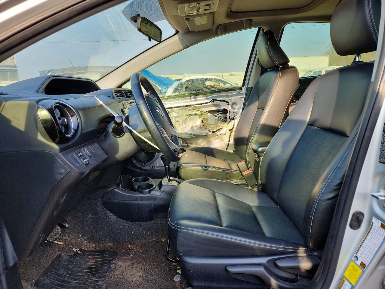 2015 Toyota Prius C Four - Image 7