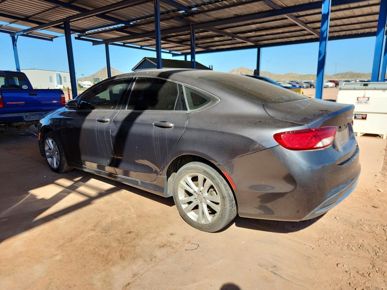 2015 Chrysler 200 Limited - Фото 2