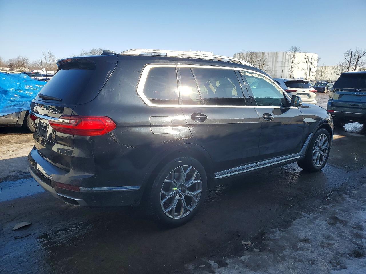 2021 BMW X7 xDrive40I - Фото 3