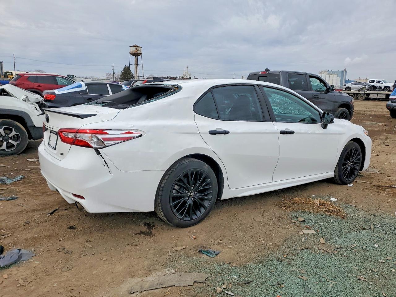 2020 Toyota Camry Se Nightshade - Фото 3