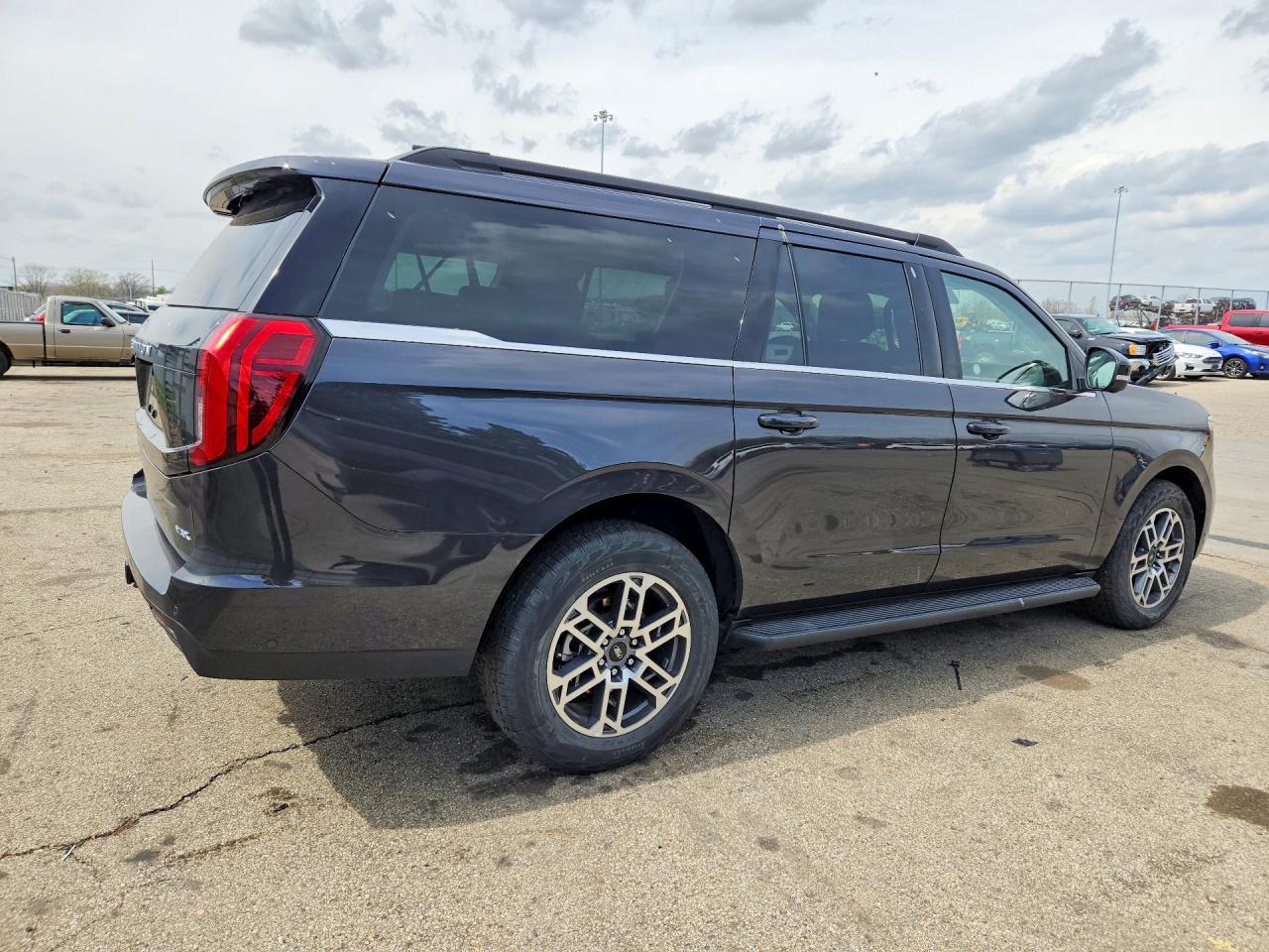 2025 Ford Expedition Max Active - Фото 3