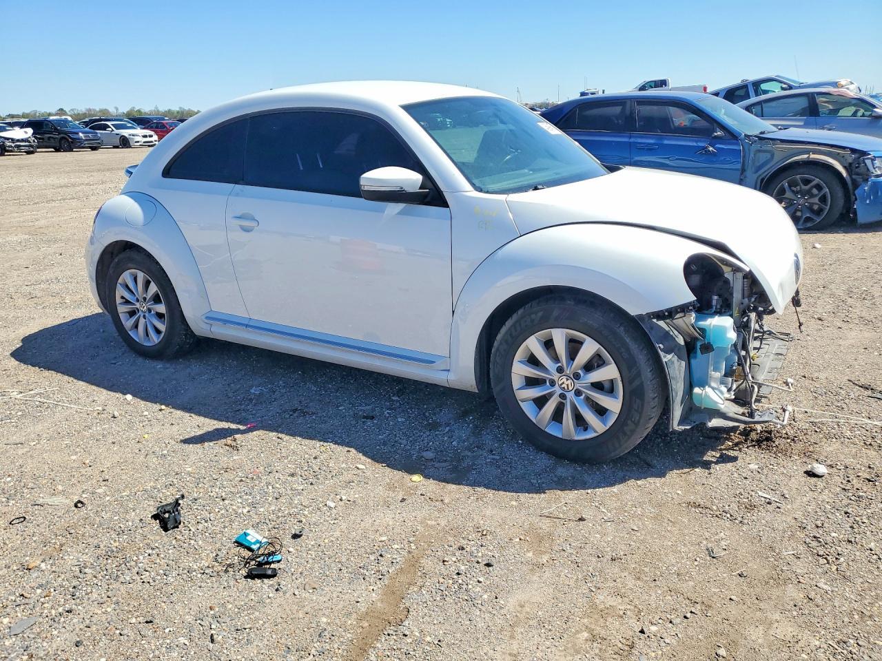 2019 Volkswagen Beetle - Image 4