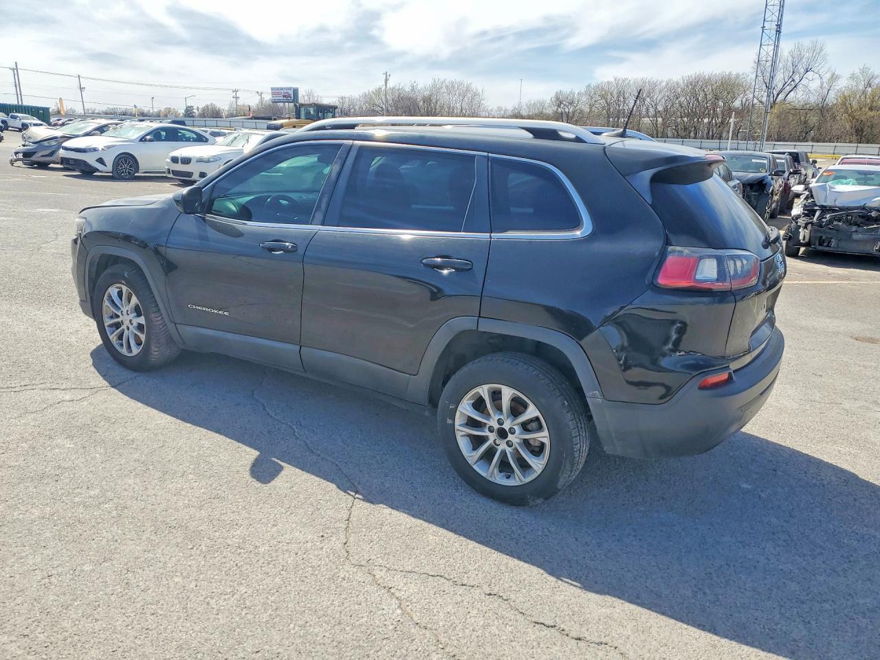 2019 Jeep Cherokee Latitude - Фото 2