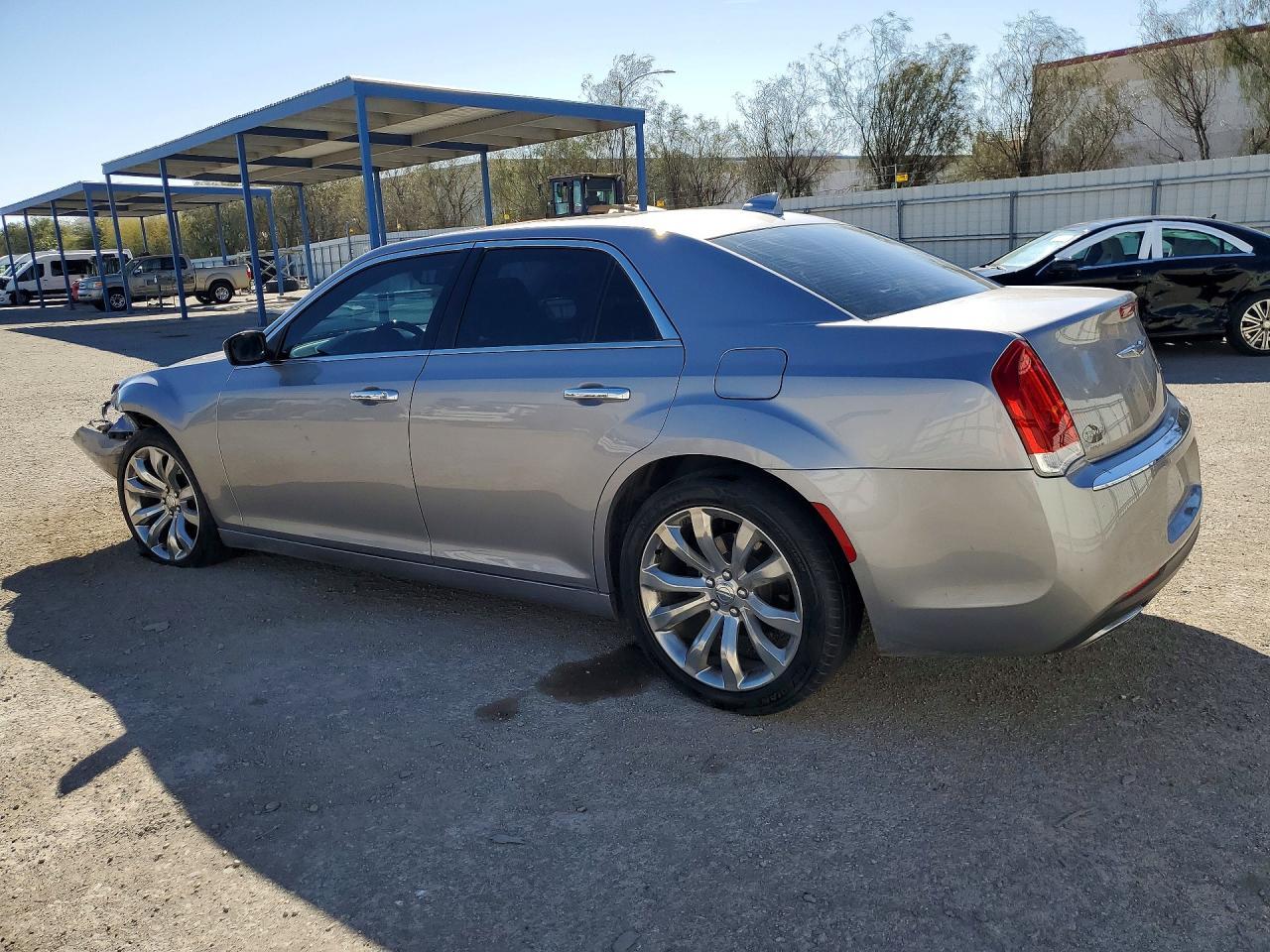 2017 Chrysler 300C - Фото 2