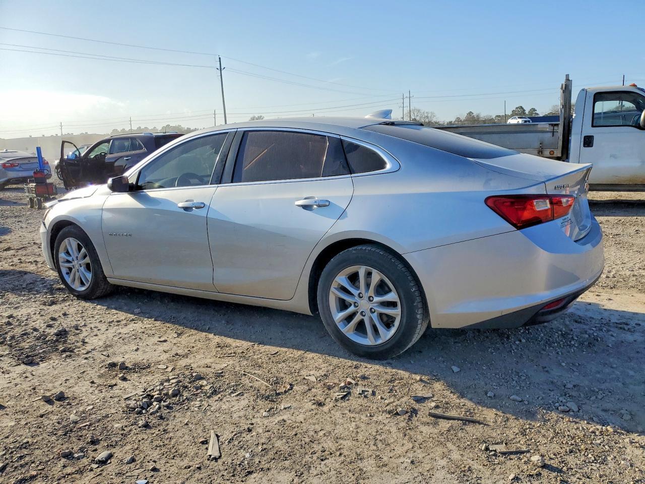 2018 Chevrolet Malibu Lt - Image 2