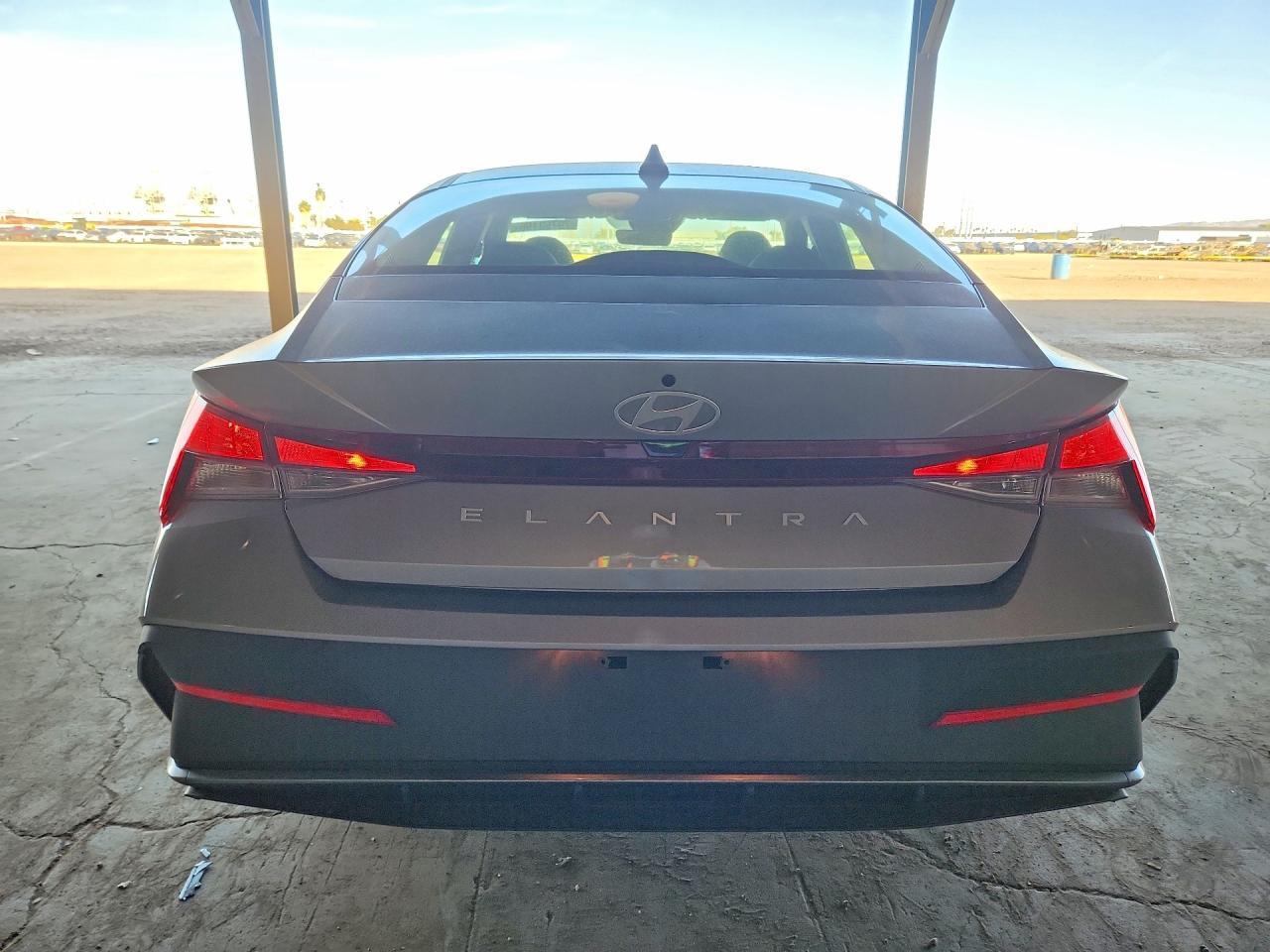 2025 Hyundai Elantra Se - Фото 6