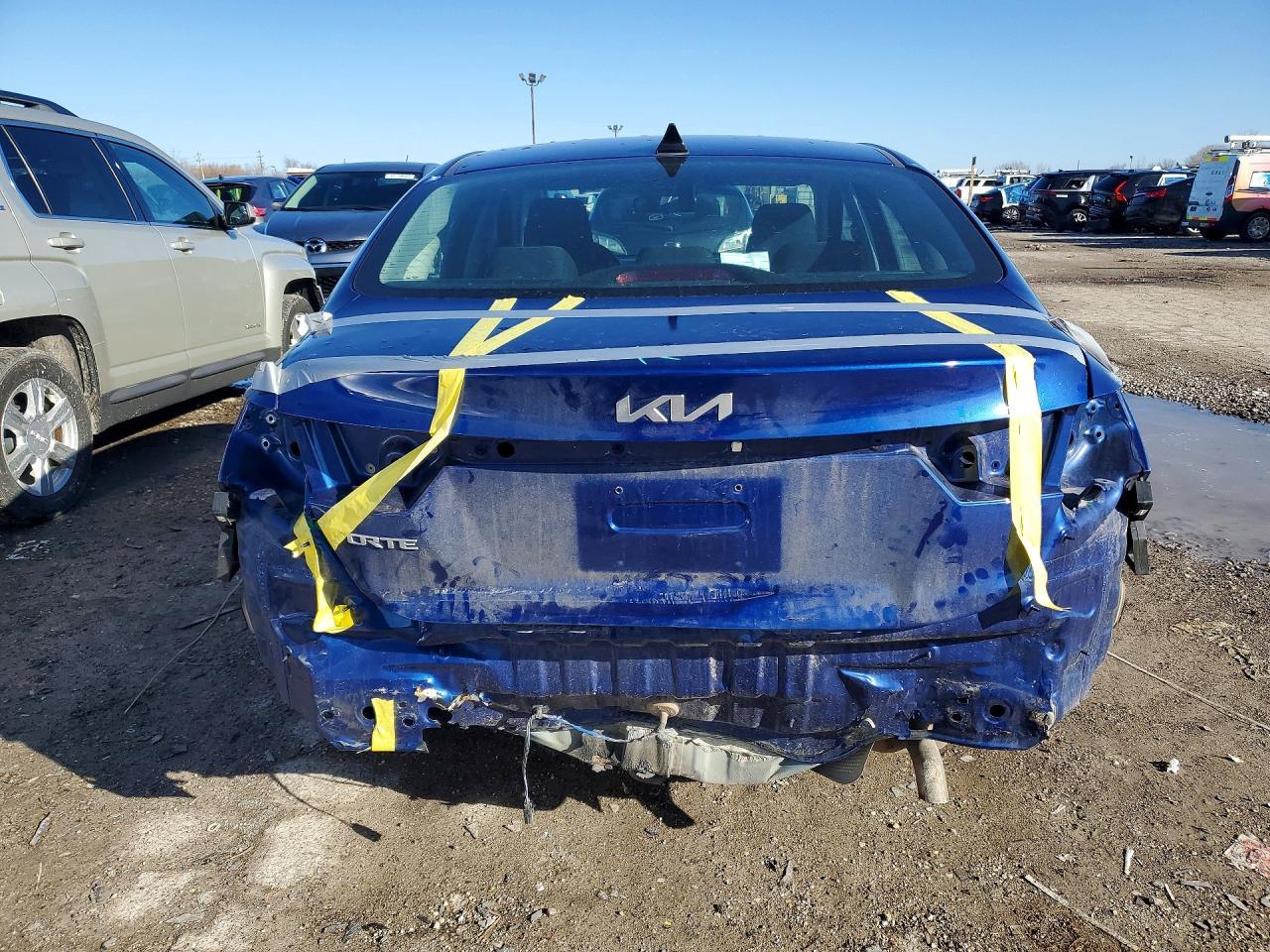 2023 Kia Forte Lxs - Image 6