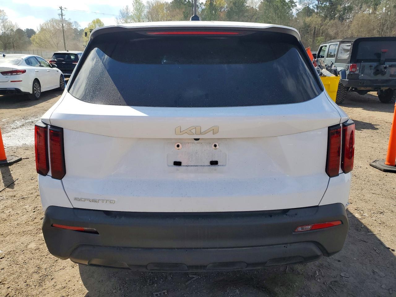 2023 Kia Sorento Lx - Image 6