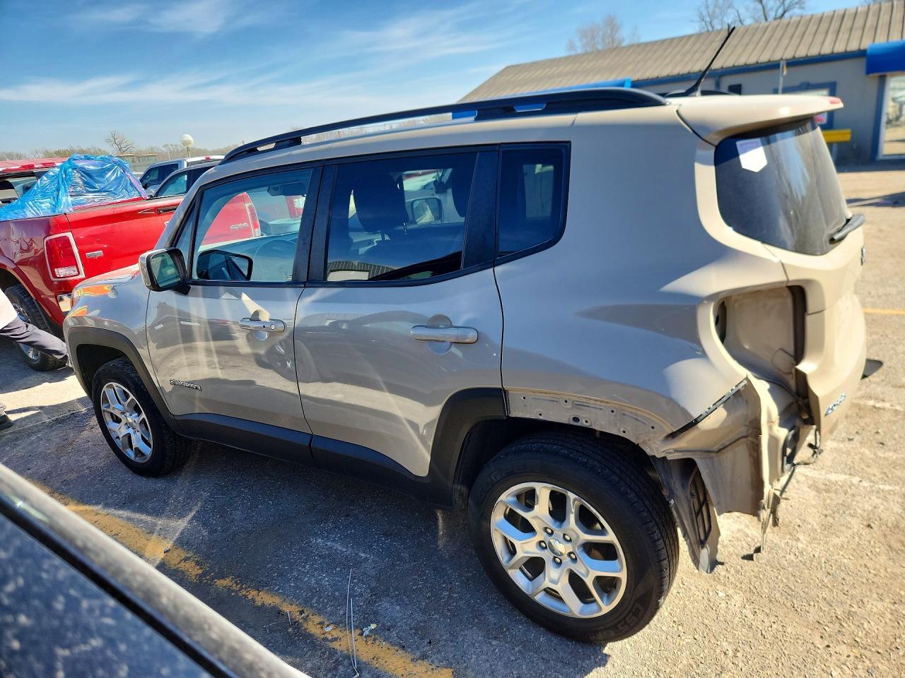 2016 Jeep Renegade Latitude - Image 2