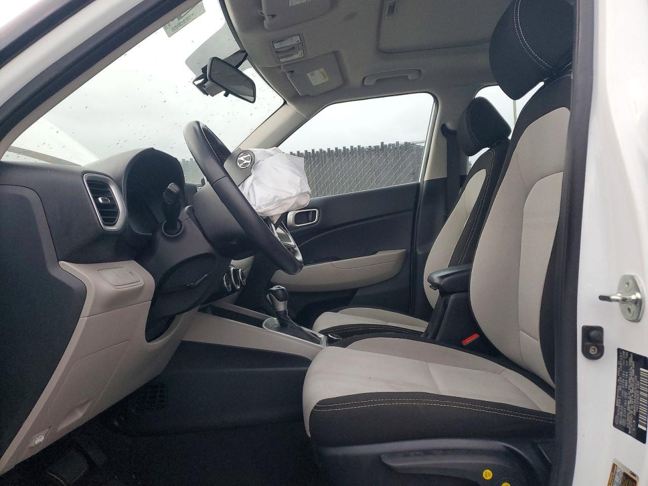 2024 Hyundai Venue Sel - Image 7