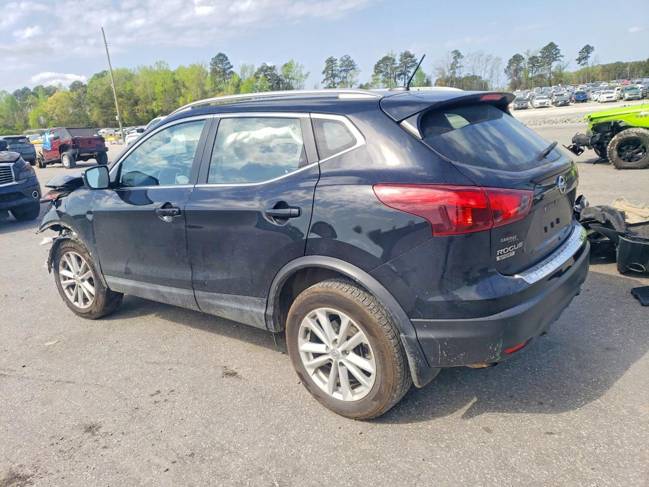 2017 Nissan Rogue Sport Sv - Image 2