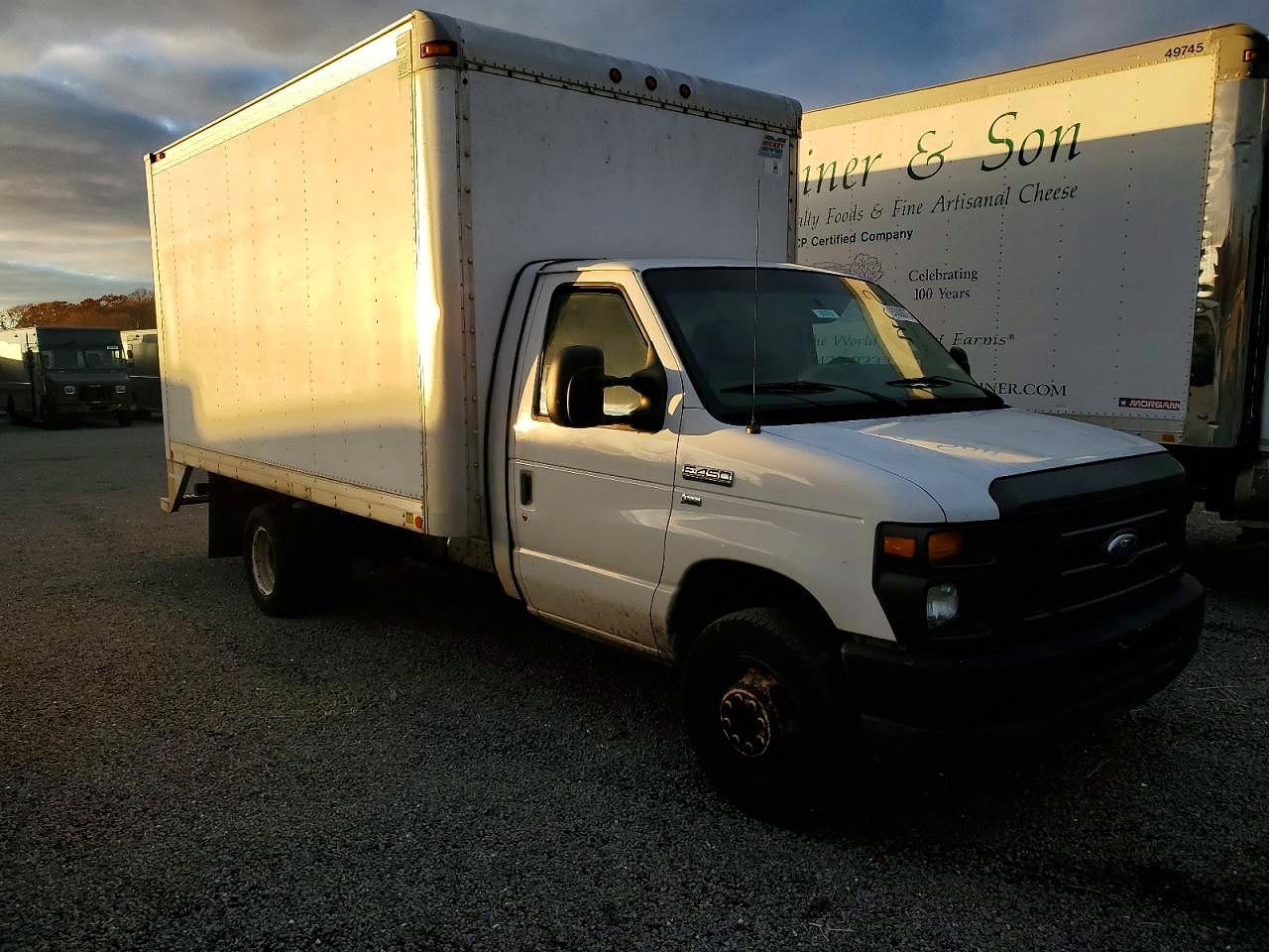 2012 Ford Econoline E450 Super Duty Cutaway Van - Image 4
