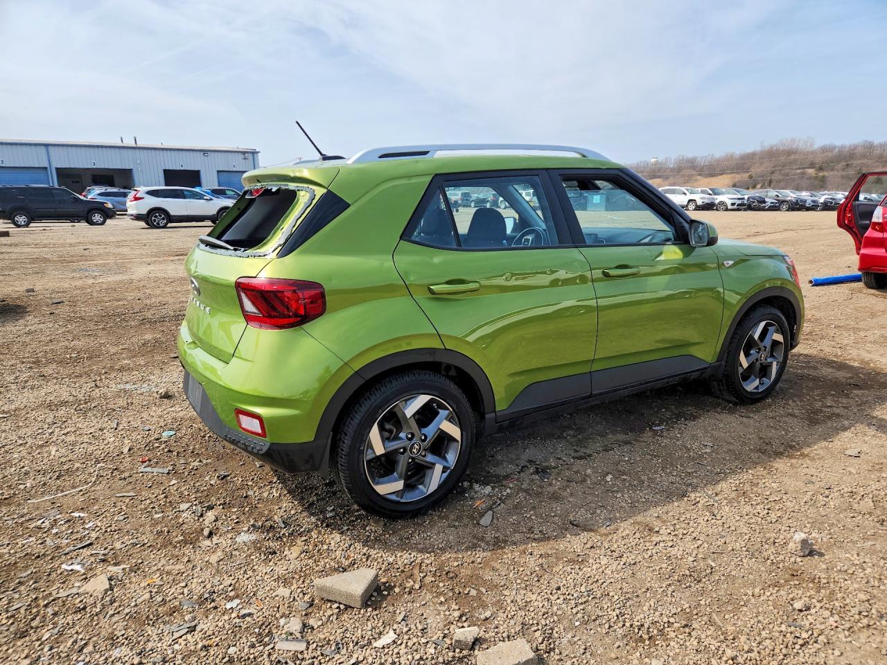 2023 Hyundai Venue Sel - Image 3