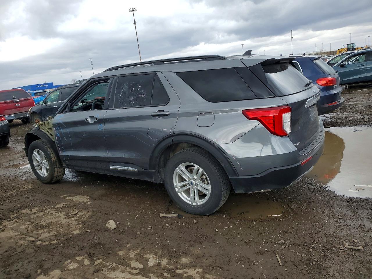 2023 Ford Explorer Xlt - Image 2