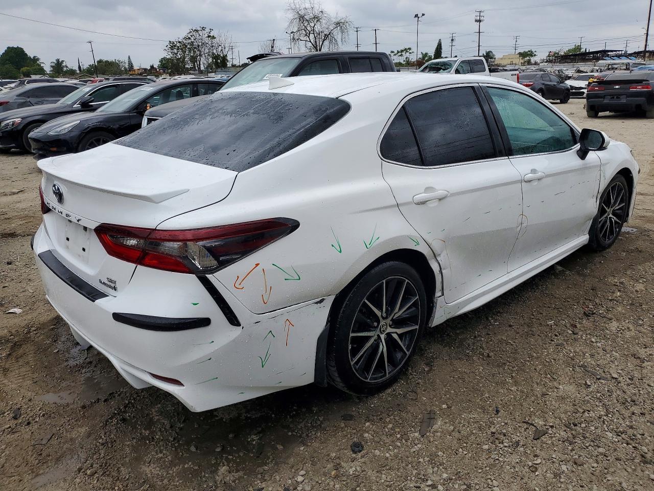 2022 Toyota Camry Hybrid Se - Фото 3