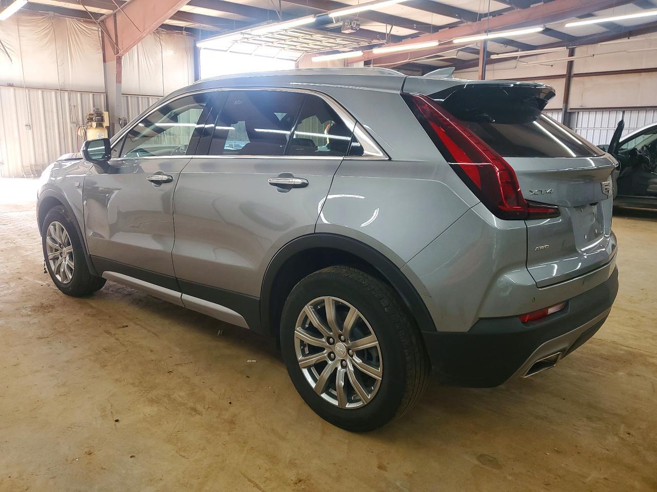 2023 Cadillac Xt4 Premium Luxury - Image 2