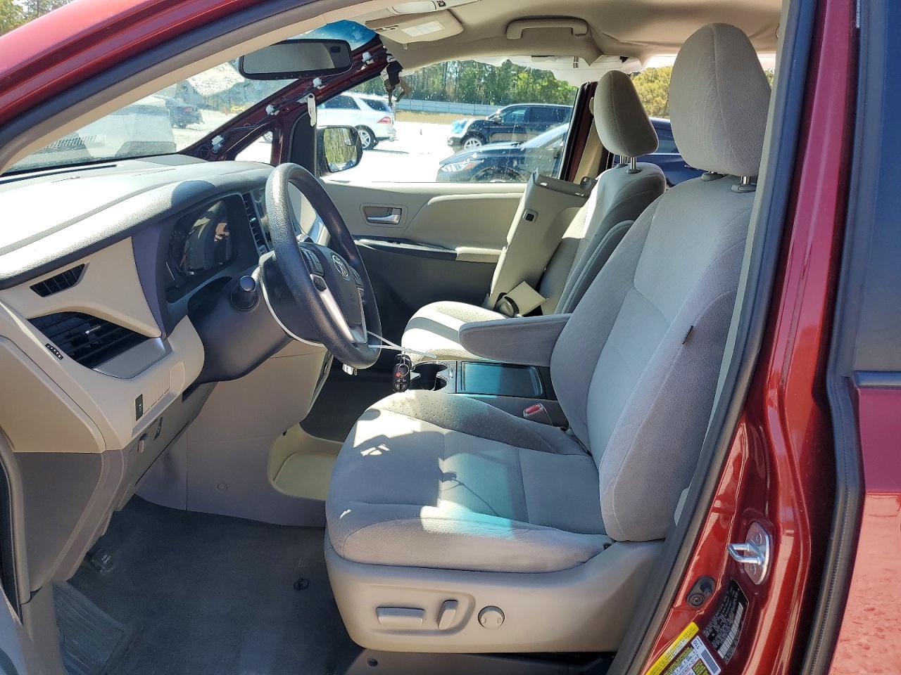 2016 Toyota Sienna Le 8-Passenger - Фото 7