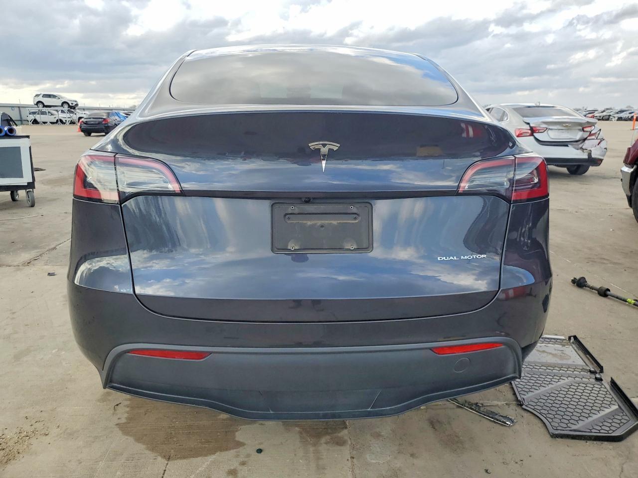 2024 Tesla Model Y - Фото 6