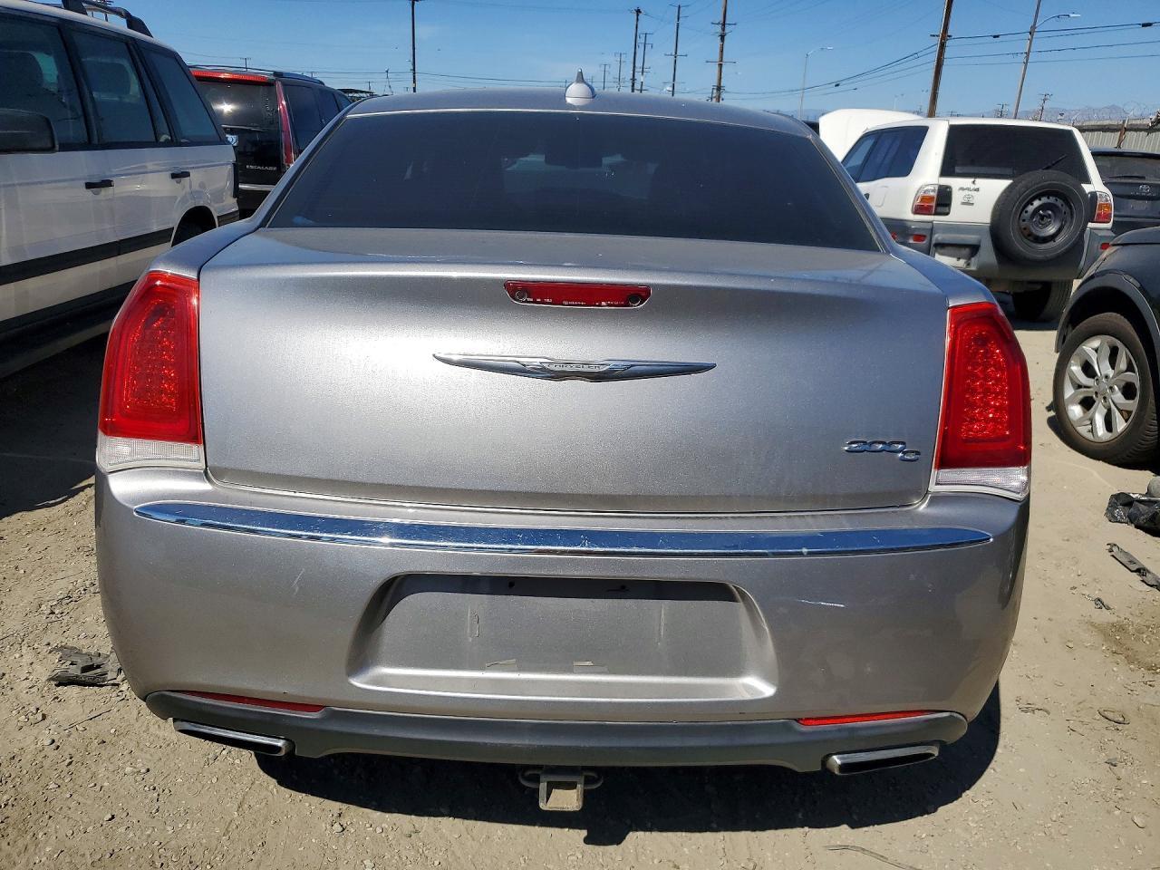 2017 Chrysler 300C - Фото 6