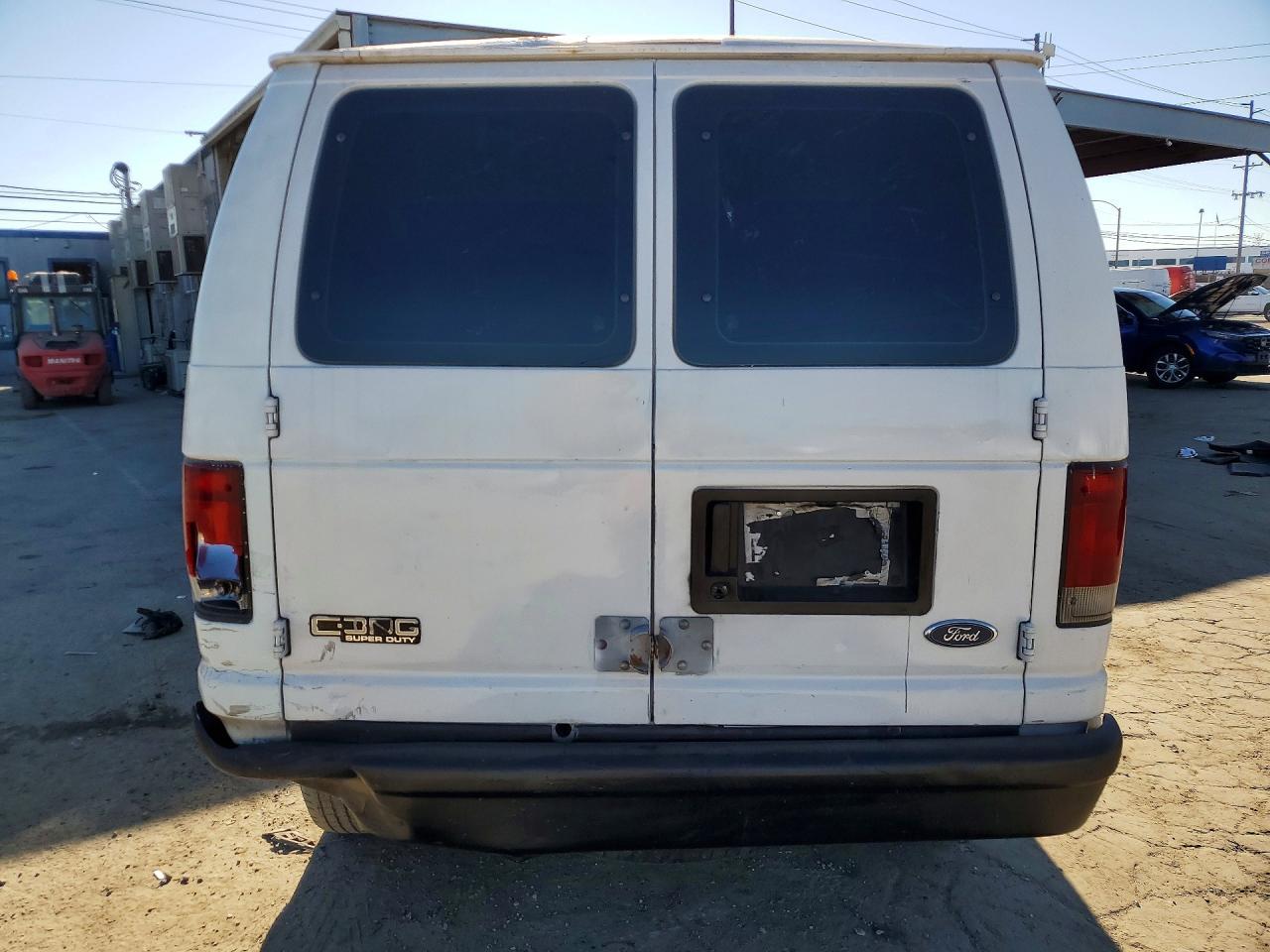 2004 Ford F550 Super Duty Delivery Van - Image 6