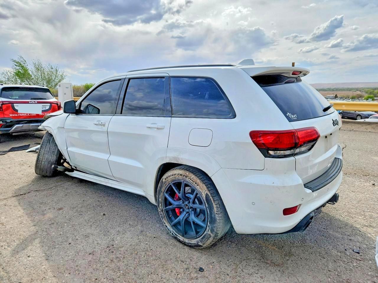 2018 Jeep Grand Cherokee Sport - Фото 2
