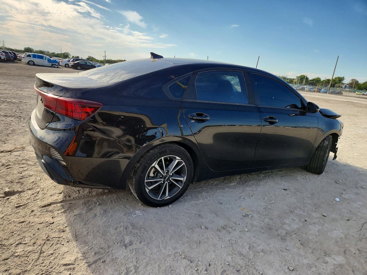 2024 Kia Forte Lxs - Image 3