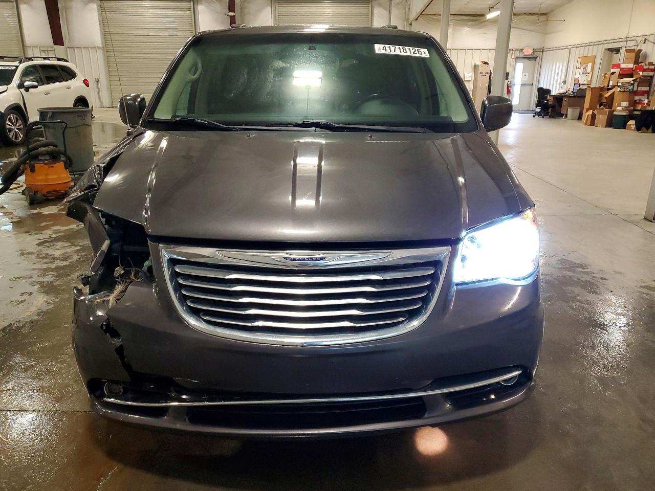 2016 Chrysler Town & Country Touring - Фото 5