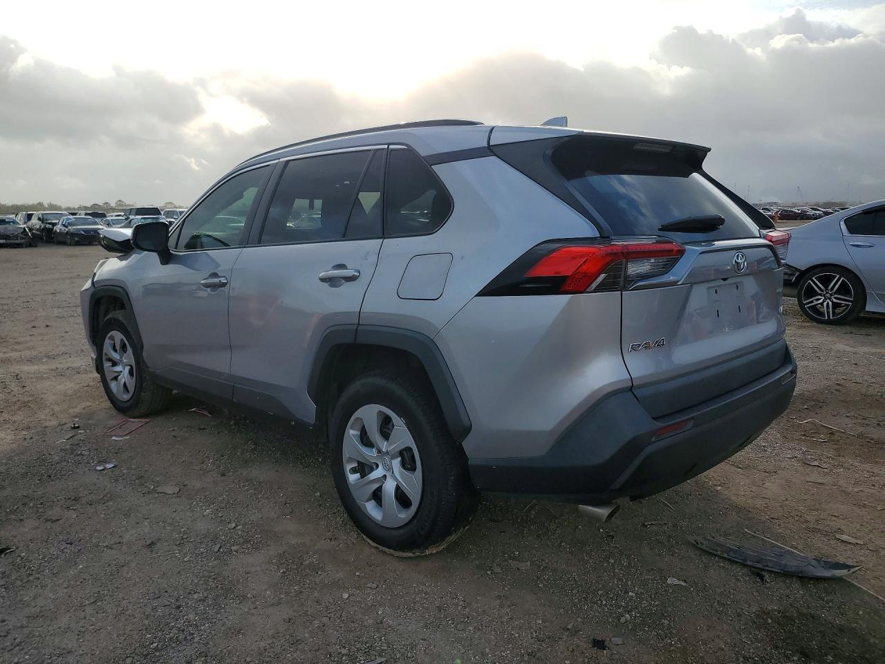 2020 Toyota Rav4 Le - Фото 2