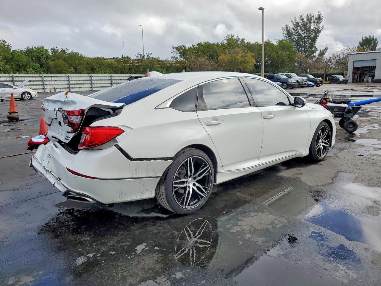 2022 Honda Accord Touring - Image 3