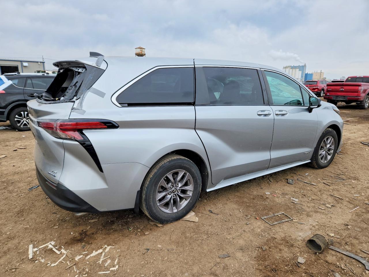 2021 Toyota Sienna Le 8-Passenger - Фото 3